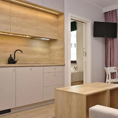 - Kwartal Rozy Wiatrow Ii 아파트 *